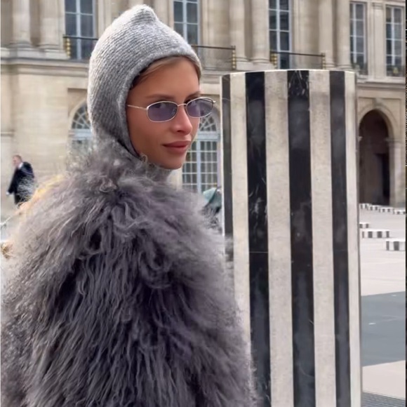 Grey beanie - Picture 1 of 9